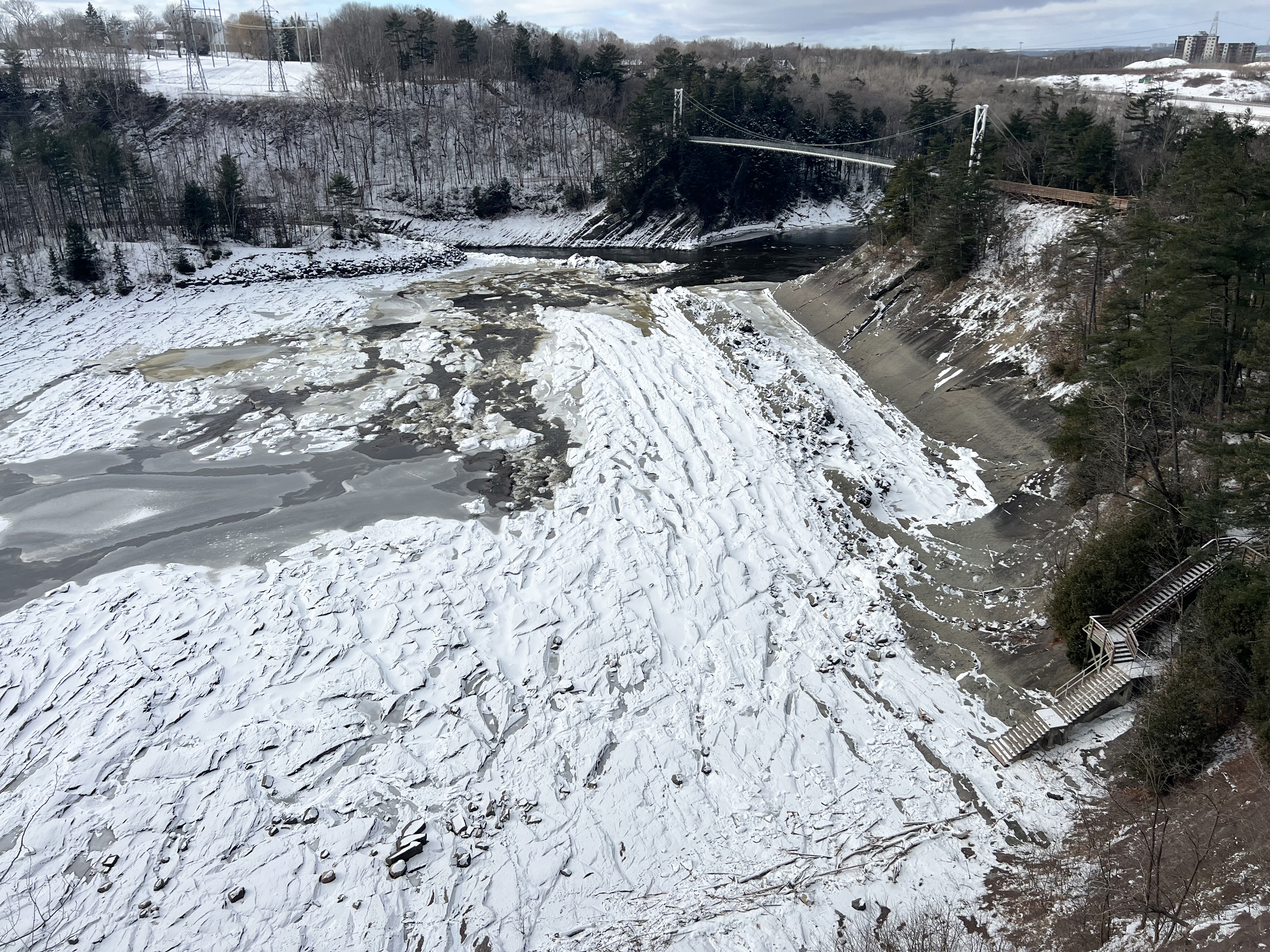 Beautés hivernales près de la rivière Chaudière